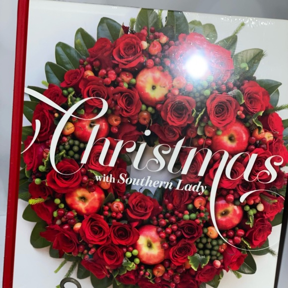 Brand new Christmas book - Picture 3 of 3